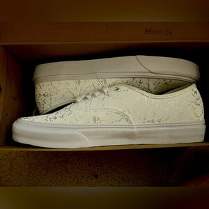 Vans AUTHENTIC SHOES (MARBLED METALLIC WHITE/SILVER) MEN,WOMEN WHITE